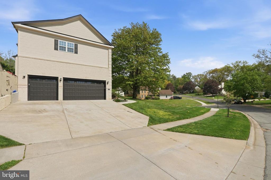 Image 48 of property listing at 11801 DINWIDDIE DR, Rockville, MD 20852