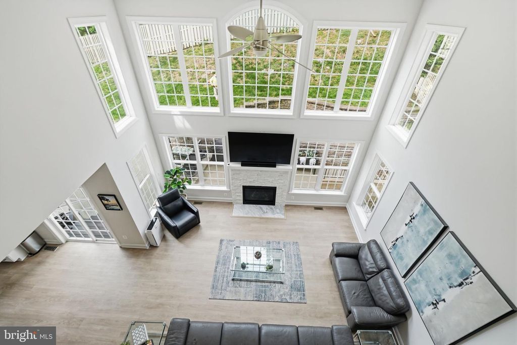 Image 8 of property listing at 11801 DINWIDDIE DR, Rockville, MD 20852