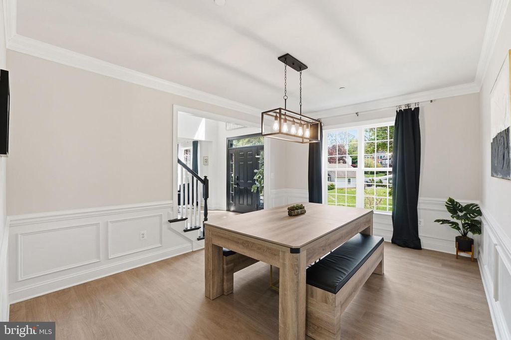 Image 9 of property listing at 11801 DINWIDDIE DR, Rockville, MD 20852