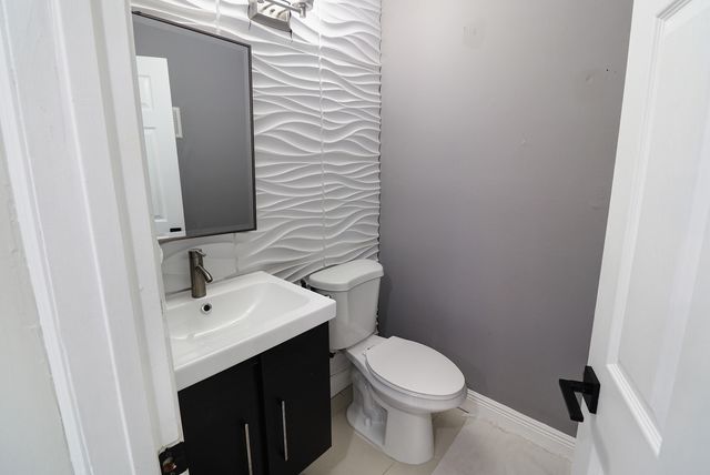 11303 LAKEVIEW Drive 8-M, Coral Springs, FL 33071