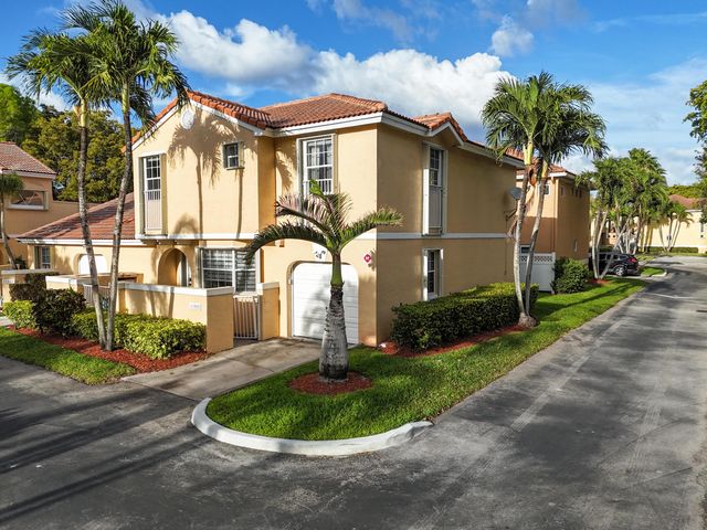 11303 LAKEVIEW Drive 8-M, Coral Springs, FL 33071