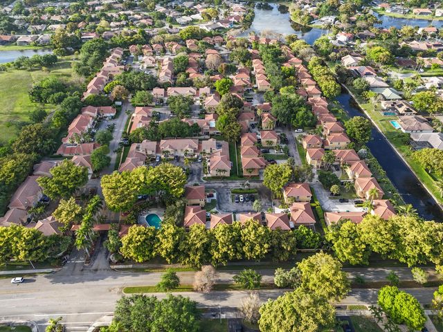11303 LAKEVIEW Drive 8-M, Coral Springs, FL 33071