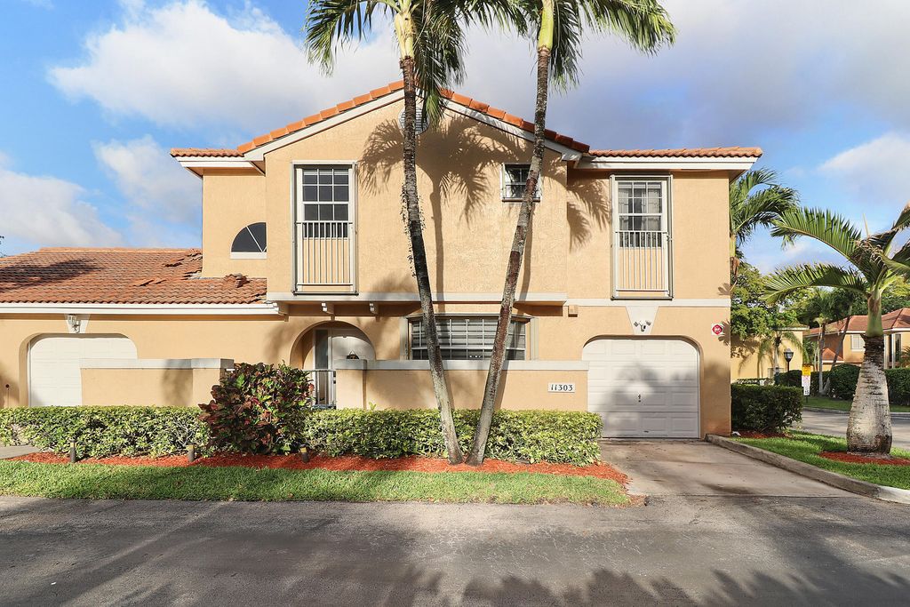 11303 LAKEVIEW Drive 8-M, Coral Springs, FL 33071