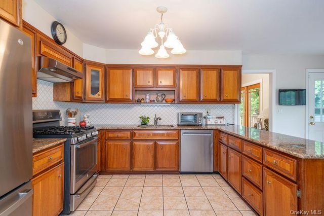 40 Hanson Lane, New Rochelle, NY 10804
