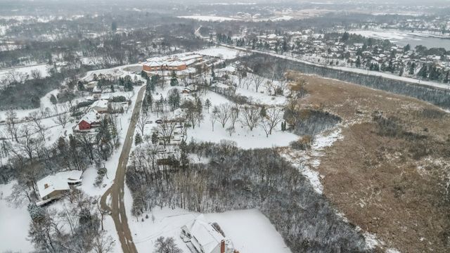 24334 N Grandview Drive, Lake Barrington, IL 60010