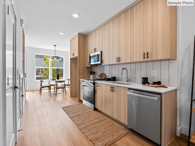 255 N Skidmore St 5, Portland, OR 97217