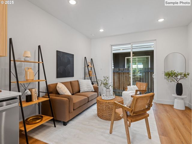 255 N Skidmore St 5, Portland, OR 97217