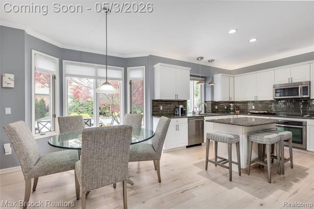 1440 Otter Drive, Rochester Hills, MI 48306