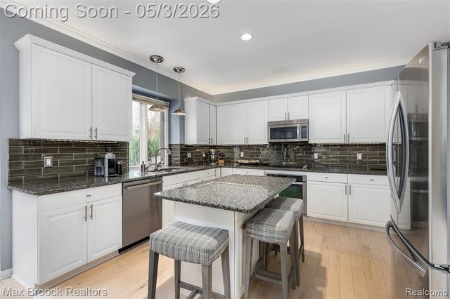 1440 Otter Drive, Rochester Hills, MI 48306