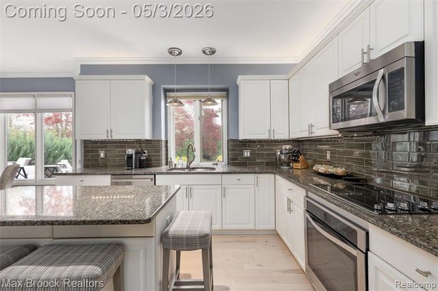 1440 Otter Drive, Rochester Hills, MI 48306