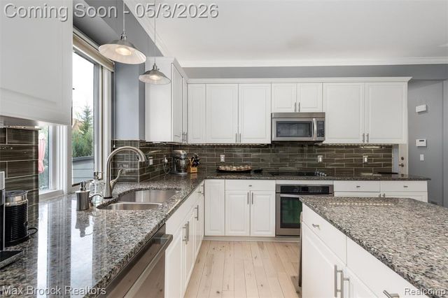 1440 Otter Drive, Rochester Hills, MI 48306