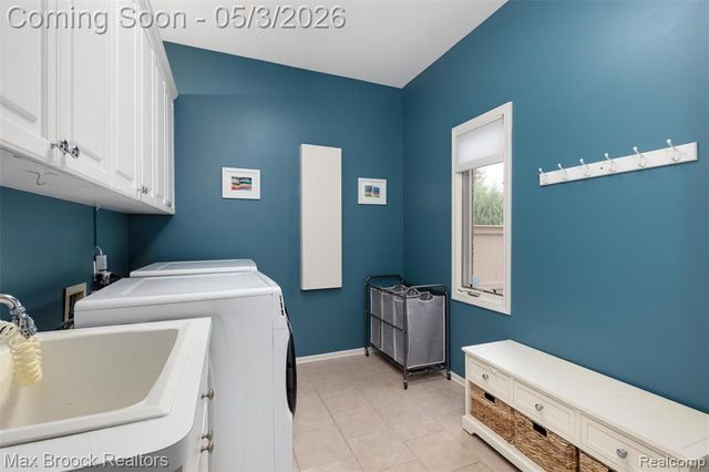 1440 Otter Drive, Rochester Hills, MI 48306