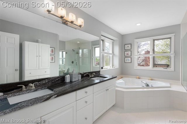 1440 Otter Drive, Rochester Hills, MI 48306