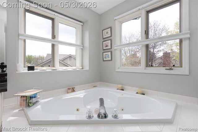 1440 Otter Drive, Rochester Hills, MI 48306