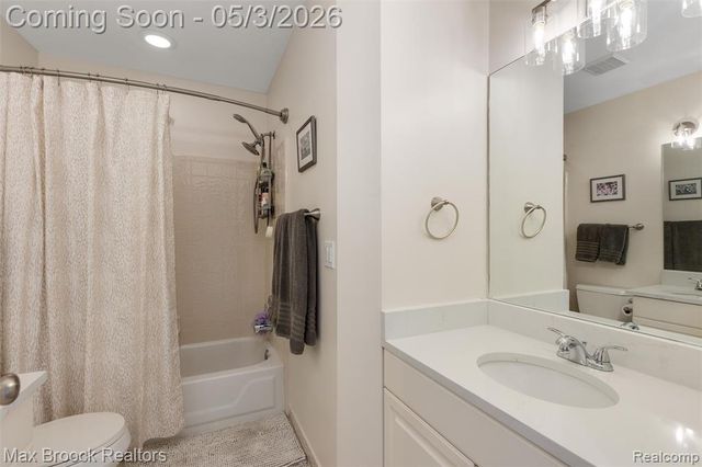 1440 Otter Drive, Rochester Hills, MI 48306