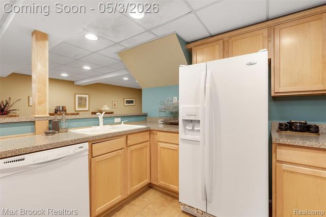 1440 Otter Drive, Rochester Hills, MI 48306