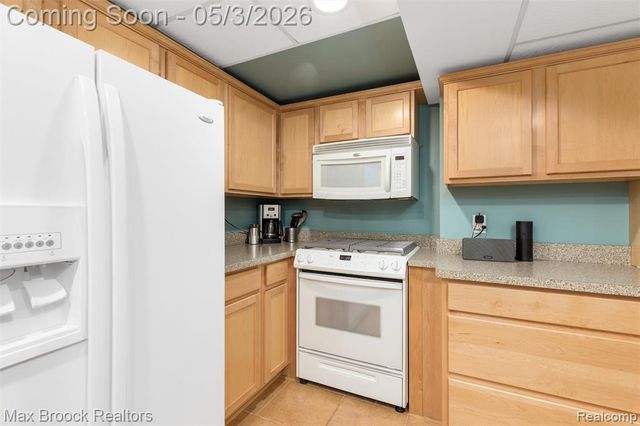 1440 Otter Drive, Rochester Hills, MI 48306