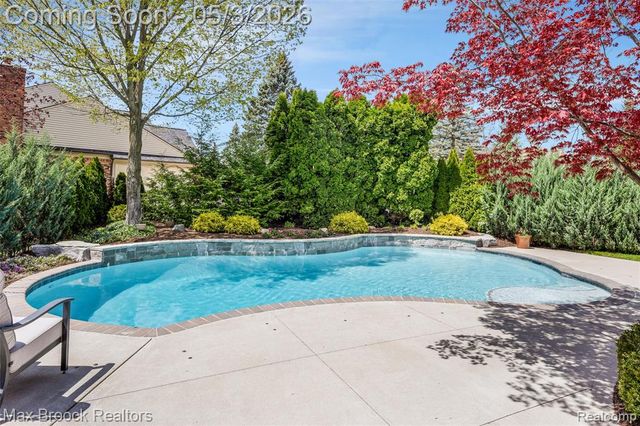 1440 Otter Drive, Rochester Hills, MI 48306