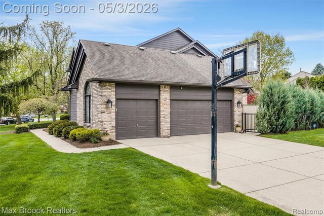 1440 Otter Drive, Rochester Hills, MI 48306