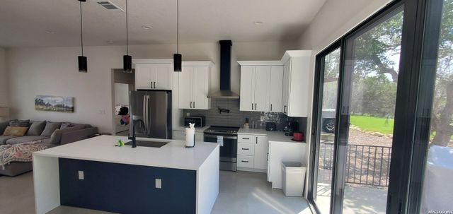 407 Lamplight, Spring Branch, TX 78070