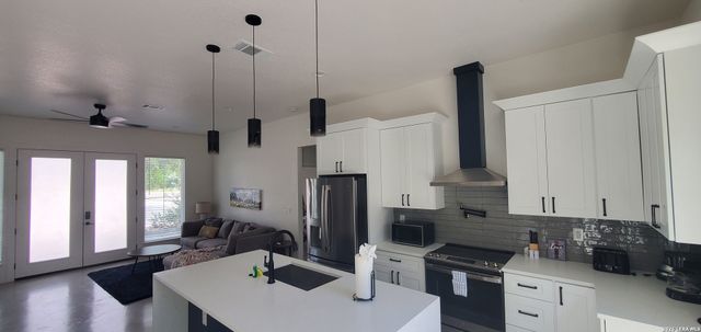 407 Lamplight, Spring Branch, TX 78070