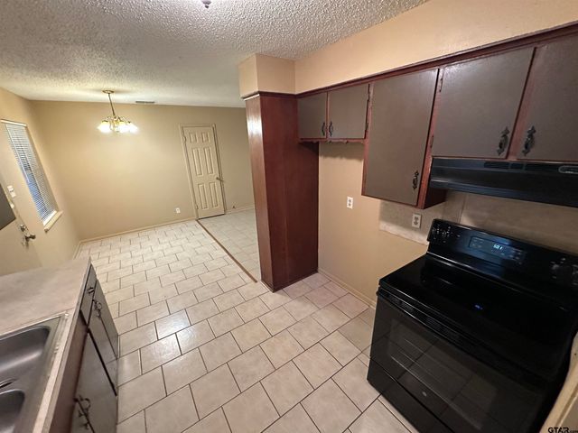 305 N Forest Ave, Tyler, TX 75702