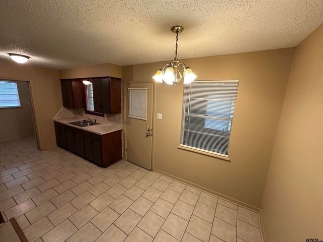 305 N Forest Ave, Tyler, TX 75702