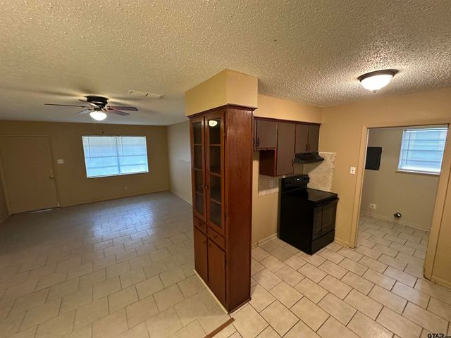 305 N Forest Ave, Tyler, TX 75702