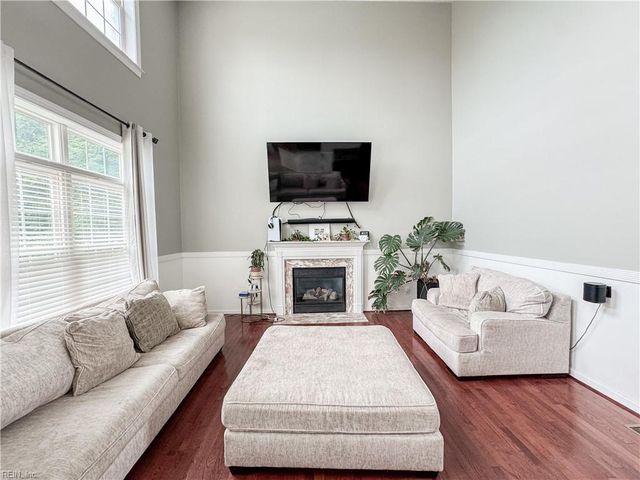 208 Leicester CT, Chesapeake, VA 23322