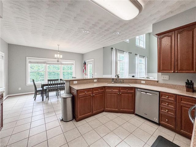208 Leicester CT, Chesapeake, VA 23322