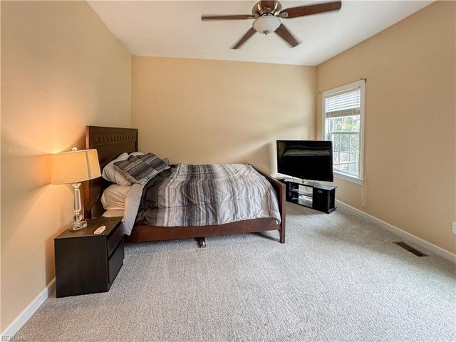208 Leicester CT, Chesapeake, VA 23322
