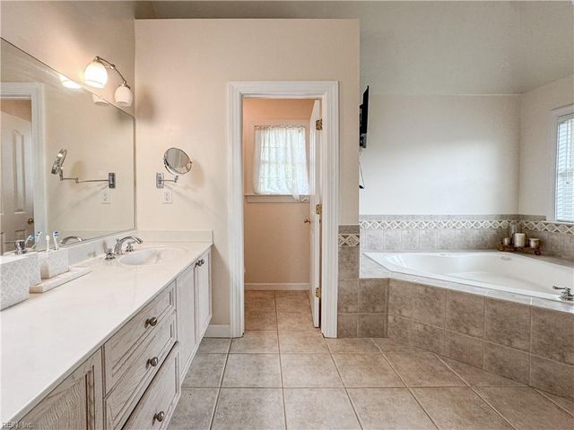 208 Leicester CT, Chesapeake, VA 23322