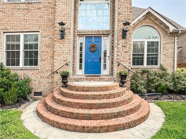 208 Leicester CT, Chesapeake, VA 23322