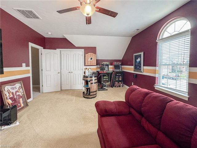 208 Leicester CT, Chesapeake, VA 23322