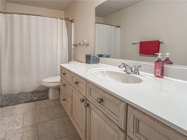 208 Leicester CT, Chesapeake, VA 23322