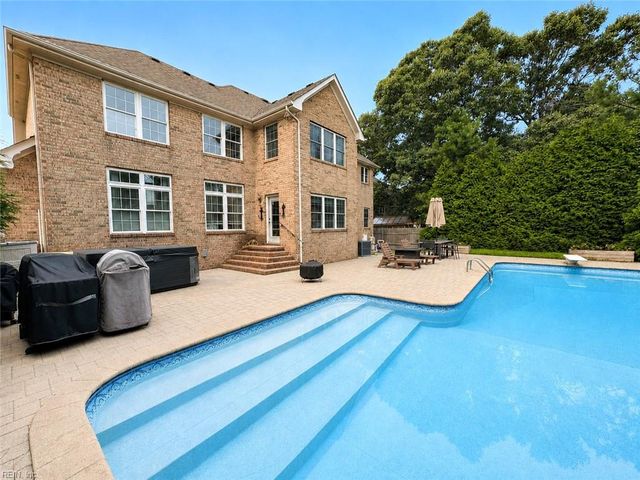 208 Leicester CT, Chesapeake, VA 23322