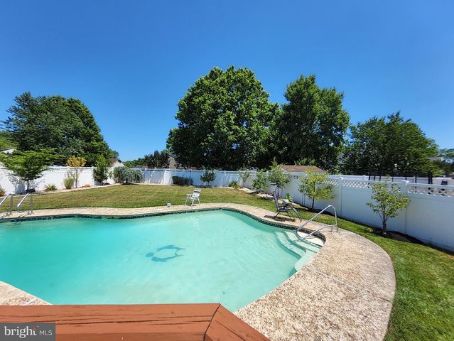 504 PARLIAMENT RD, Marlton, NJ 08053