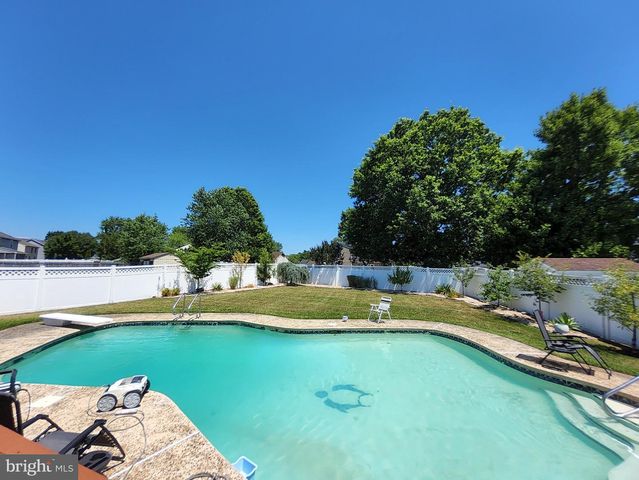 504 PARLIAMENT RD, Marlton, NJ 08053