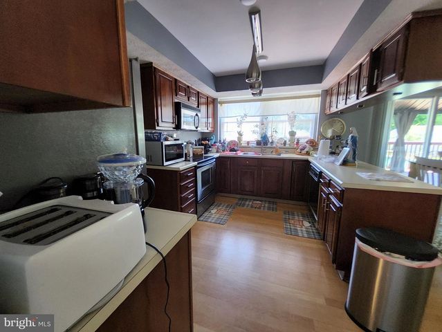 504 PARLIAMENT RD, Marlton, NJ 08053