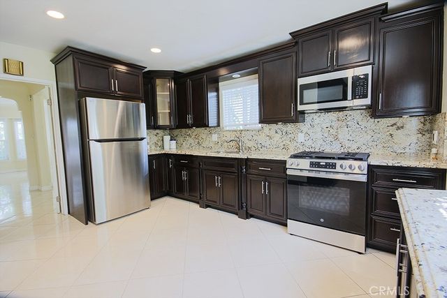2920 Los Flores Boulevard, Lynwood, CA 90262