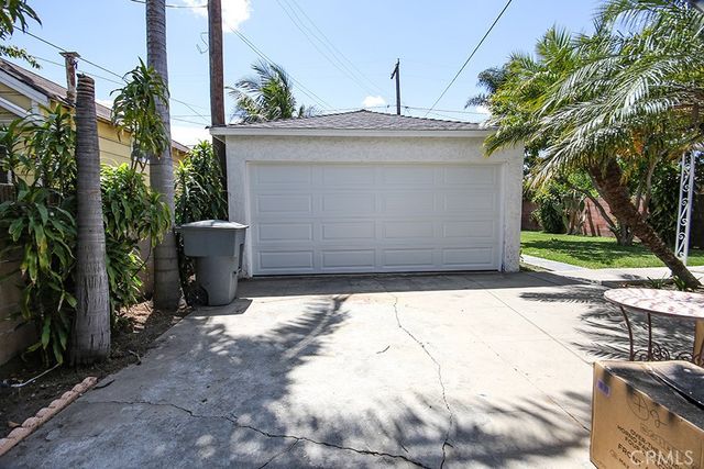 2920 Los Flores Boulevard, Lynwood, CA 90262