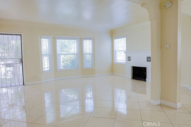 2920 Los Flores Boulevard, Lynwood, CA 90262
