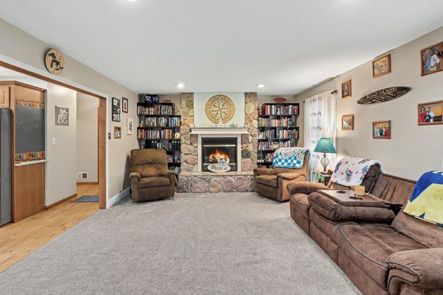 11991 Portage Lake Avenue, Pinckney, MI 48169