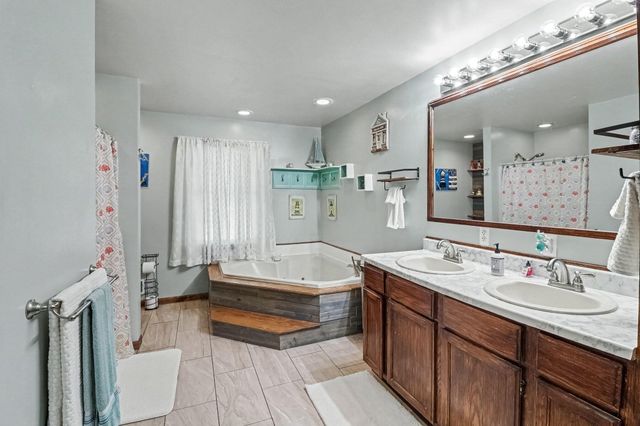 11991 Portage Lake Avenue, Pinckney, MI 48169