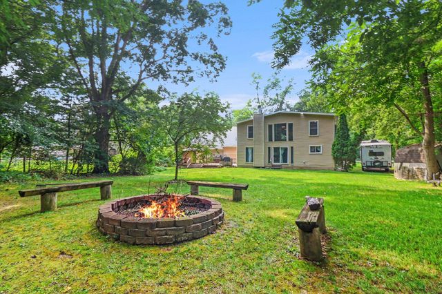 11991 Portage Lake Avenue, Pinckney, MI 48169