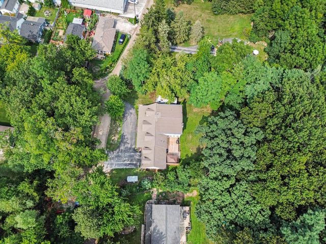 11991 Portage Lake Avenue, Pinckney, MI 48169