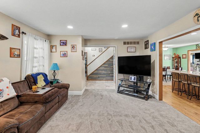 11991 Portage Lake Avenue, Pinckney, MI 48169