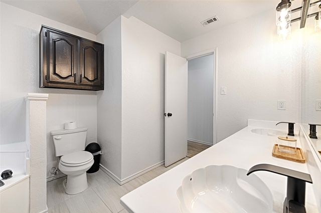 117 Lassetter Drive, Red Oak, TX 75154