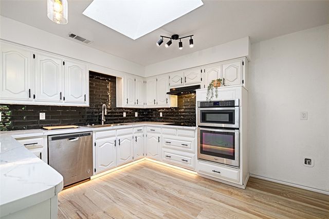 117 Lassetter Drive, Red Oak, TX 75154