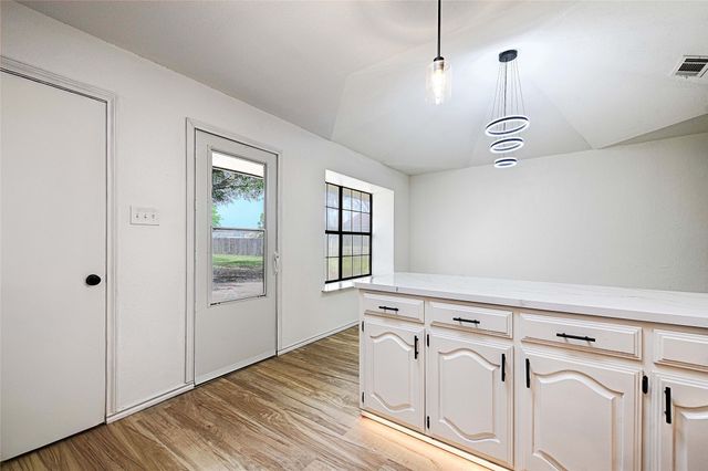 117 Lassetter Drive, Red Oak, TX 75154